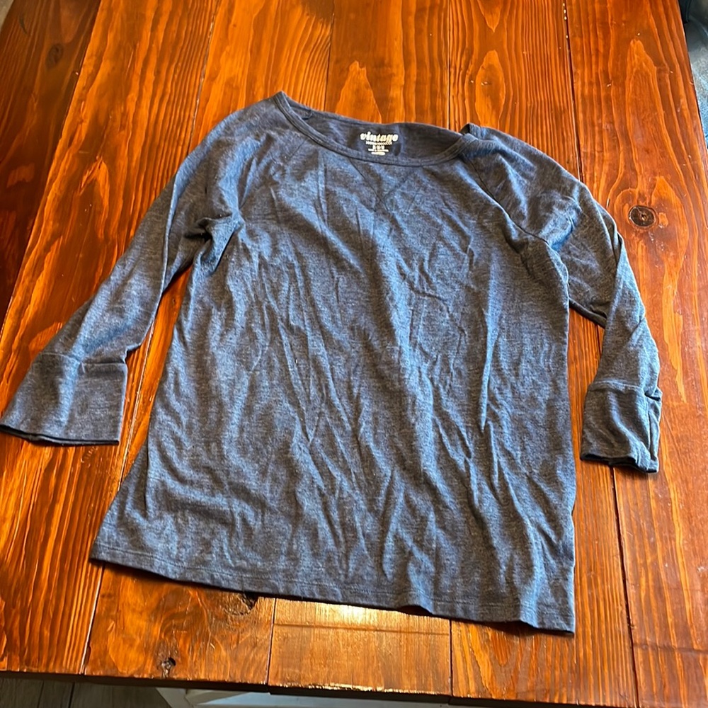 Vintage style 3/4’s length shirt.